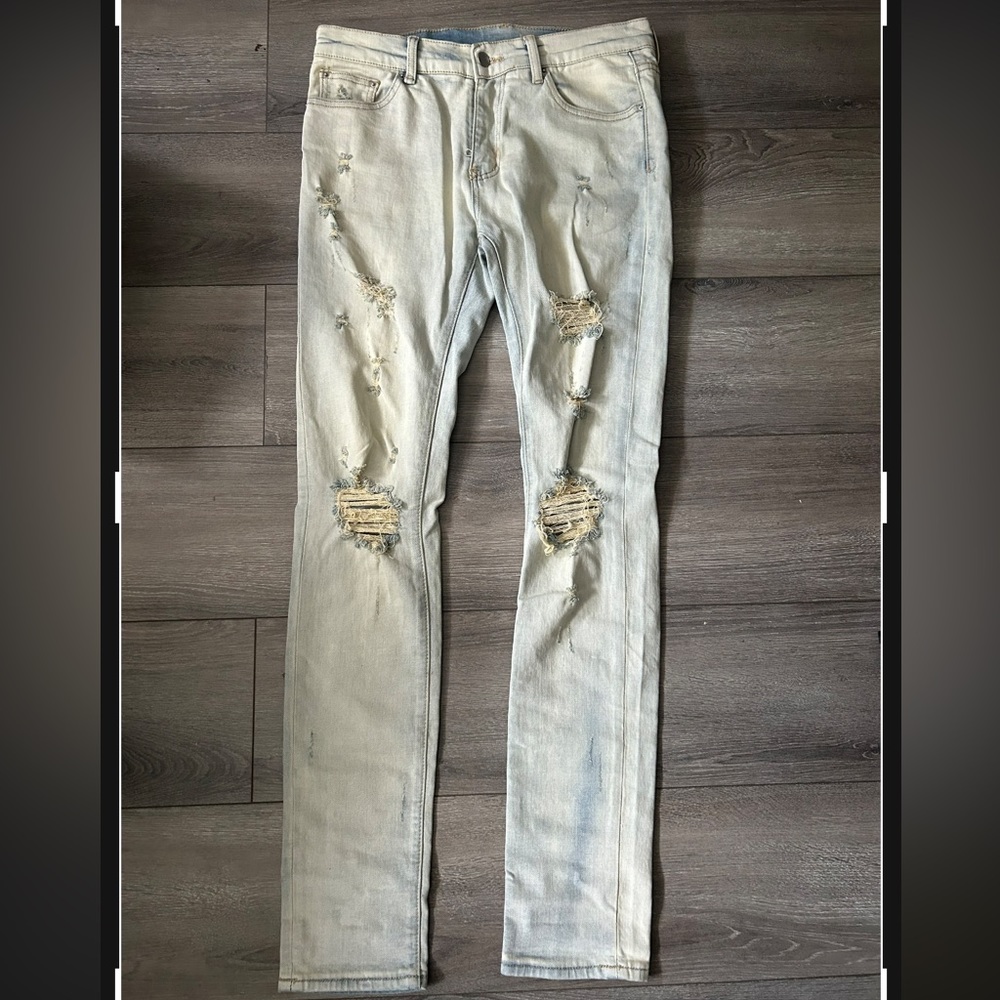 Mnml distressed jeans